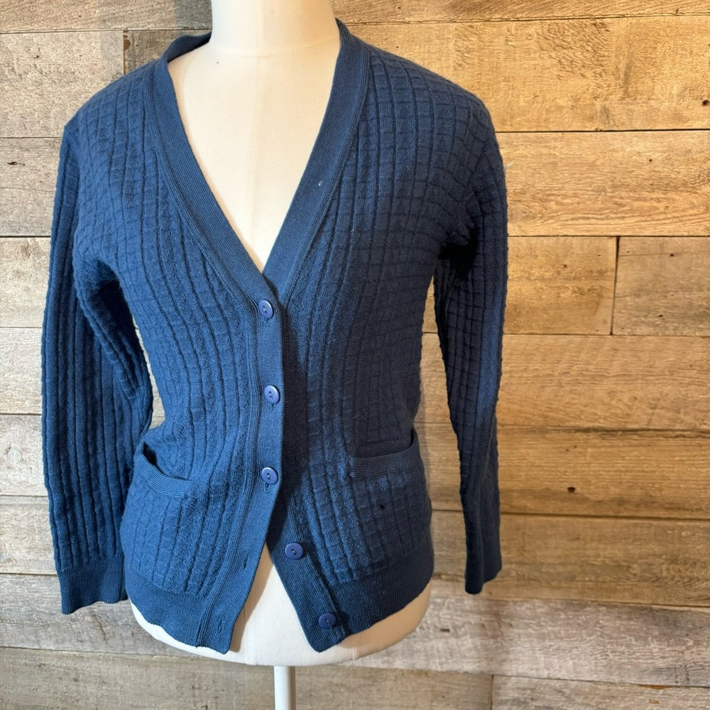🛍️3/$30 Vintage women’s blue button up cardigan 3/4 sleeve sweater in size 34